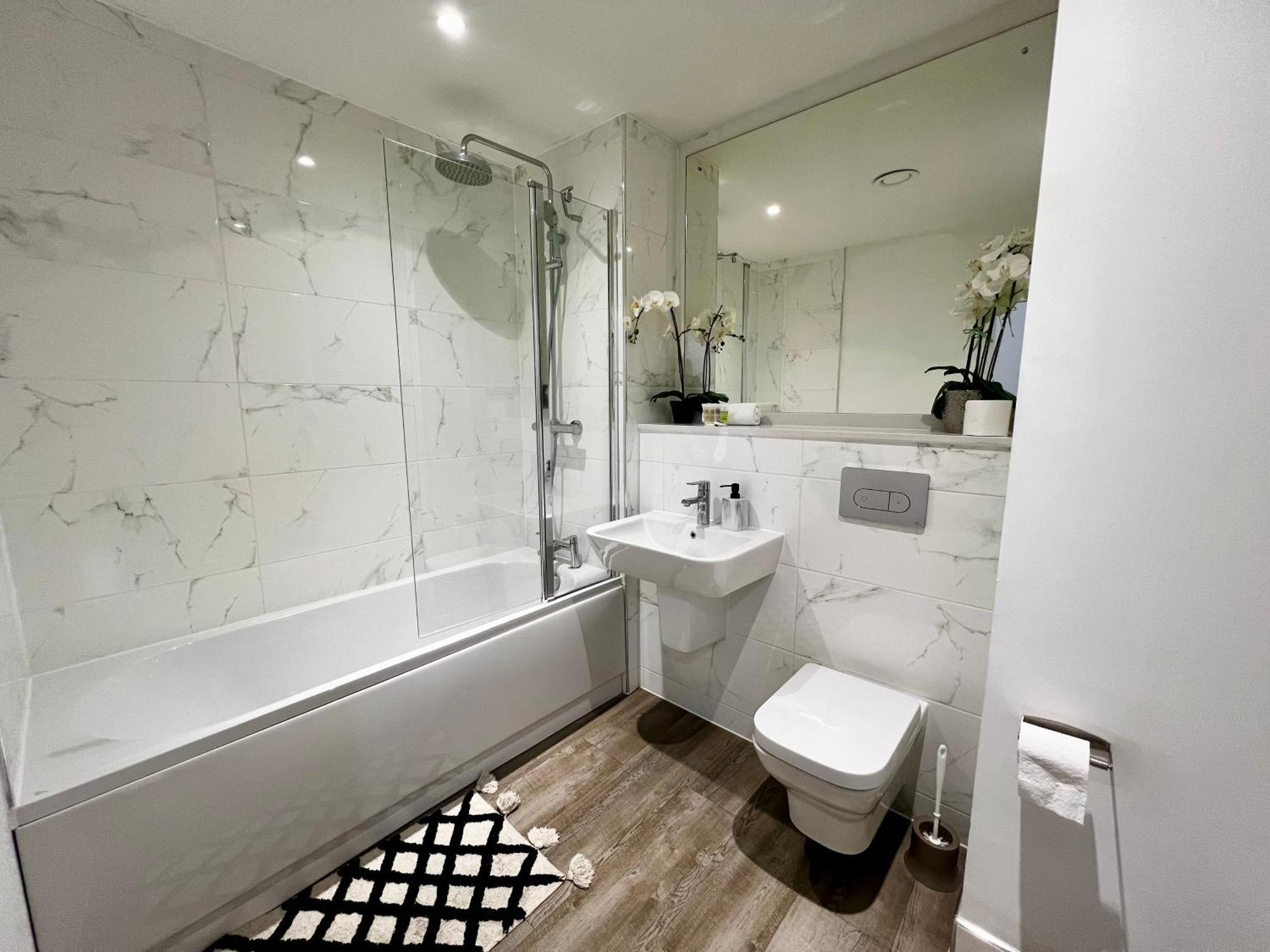 Premium Deals L Last-Minute Stay L 4 Min Walk To Birmingham Central Library L 18Th Floor 2 Bed 2 Bath City Centre Penthouse With Gym & Netflix By Jvt Short Lets Экстерьер фото